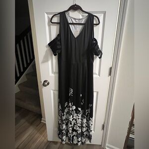 Elegant Black and White Floral Tunic